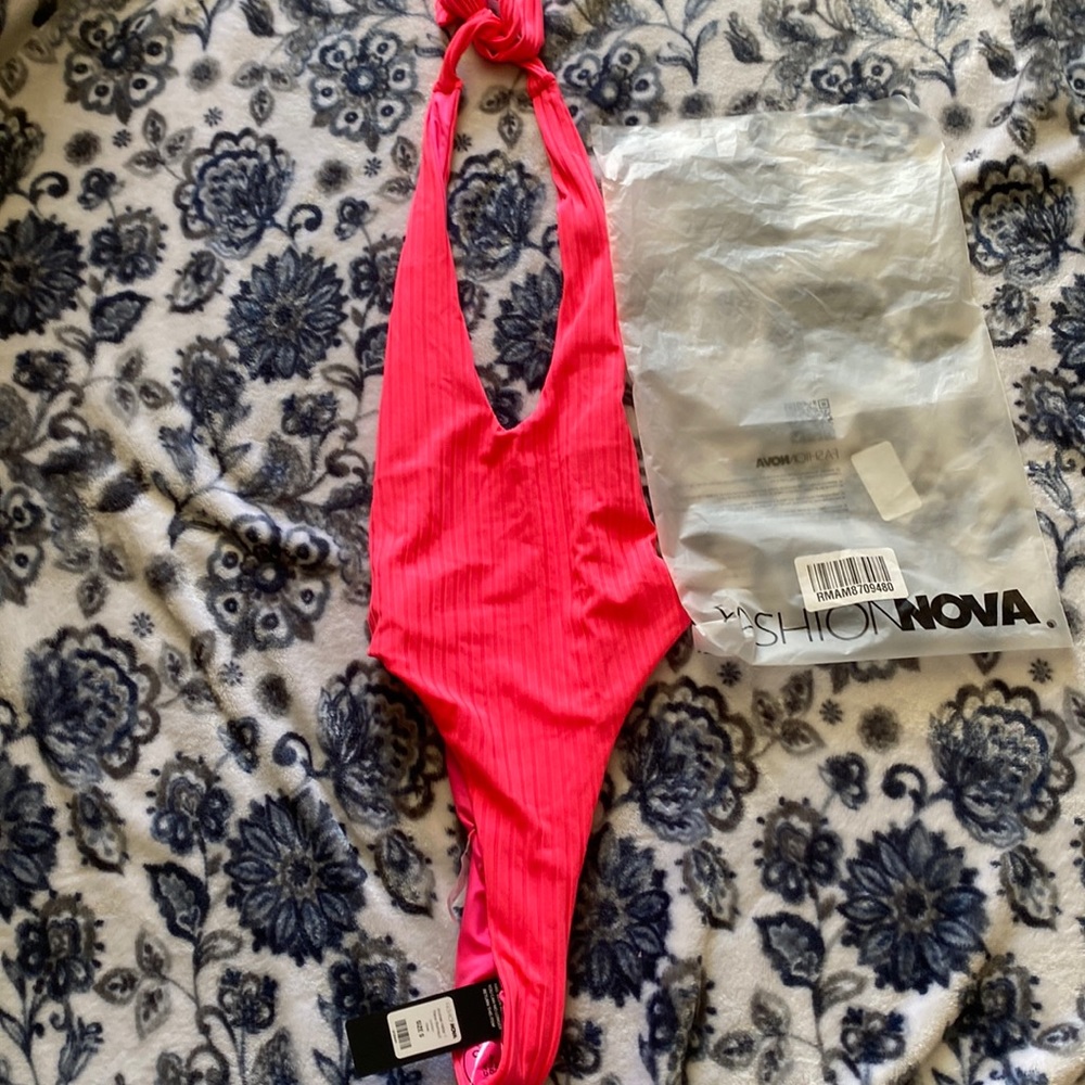 FASHION NOVA SWIM SUIT